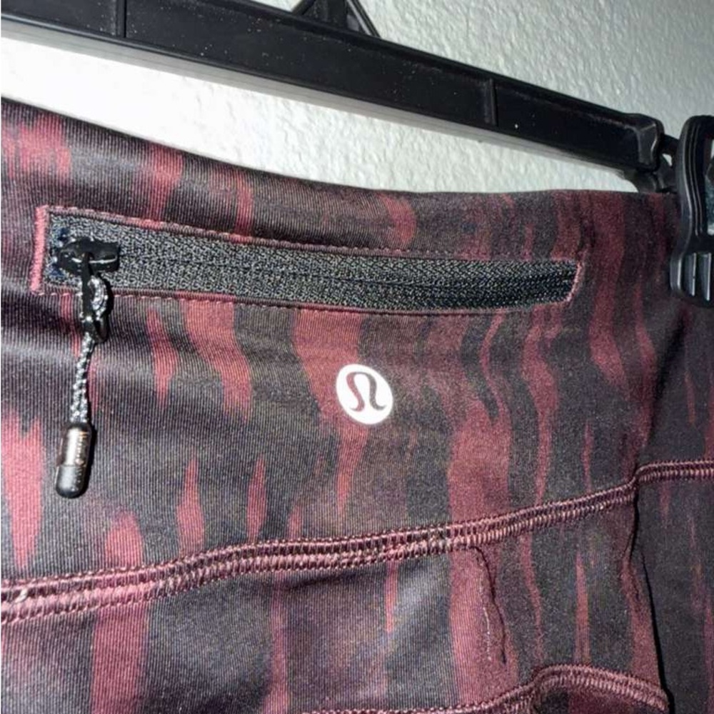 Lululemon Athletica Black and Red Patterned Leggings - Picture 6 of 7